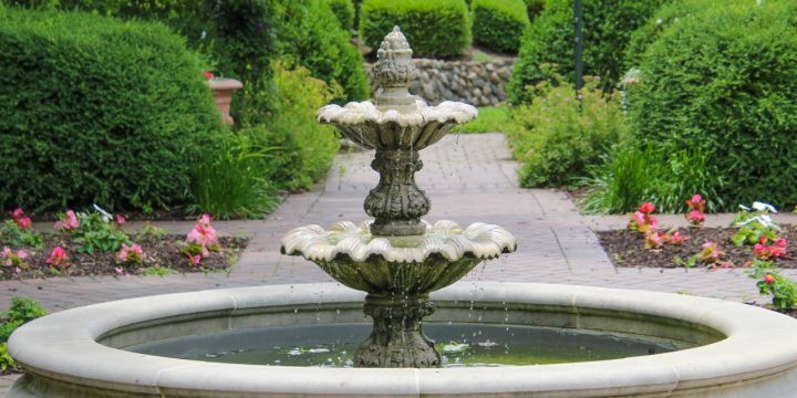 Lebih Elegan, Ini 6 Tips Ciptakan Taman Klasik di Rumah!